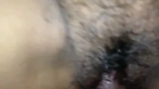 Biure sunerimęs krala jis ketina pasimylėti su kolega, o norint suvilioti reikia rasti gerą planą. TanAnka paskambina draugui ir prašo pasirūpinti kompiuteriu. Babu susijaudina su tuo, ką pasitikėjimas chelik paspaudžia mygtukus ir vairuoja pirštus ant kompiuterio. Lėlė norėjo, kad patinas taip pat paimtų savo pūlingą ir bučiniais mestų vaikiną. Geras šūdas prasideda įvairiose padėtyse, o ant stalo įvyksta smūgis. Babishchi davė fuck savo makštį, kuri sukels visą pornografiją.