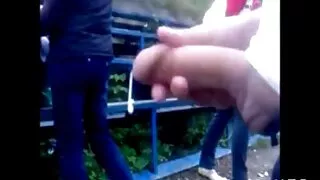 Kai tavo mergina Rūko, tai labai erzina. Norėdamas kažkaip paveikti kalę, kvailys nusprendė cigaretę pakeisti peniu, viską užfiksuodamas fotoaparatu. Vaikinas atlieka namų darbus su savo mergina, kad išnaikintų blogą įprotį.  Be saldaus čiulpimo, gražuolė puikiai masturbuojasi kojomis, taip pat leidžia įstumti pistuną į jos siaurą plyšį, taip pat išbandyti fakermen ir žvėries kiemą.  Paprasta mergina su dideliais papais nuoširdžiai mėgaujasi tuo, kas vyksta, nes sijono dydis yra nuostabus, dėl jų ji tapo išrinktąja. O mėgėjiškų vaizdo įrašų su creampie pardavimas atneš šeimai gražių pajamų.