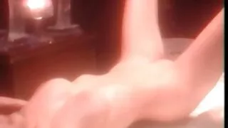 Tamsiaplaukė Shabolda su tatuiruotėmis yra tikra karštų Juodaodžių vaikinų gerbėja, todėl nenuostabu, kad studijai pavyko nufilmuoti tarprasinį šūdą. Tatuiruotę brunetė davė juoda vyras visą pūlingas. Begėdis cocksucker puikiai poliruoti šokolado gaidys į karšto moterų meilužis, ir tada pradėjo važiuoti Juoda trahar raitelis poziciją.   Iniciatyvinė lėlė mėgsta įvairovę, todėl išbandė dar keliolika pozicijų, kad patiktų ne tik savo partneriui, bet ir nepasotinamam organizmui, o tada ponia paėmė spermą tiesiai į žaismingą burną.
