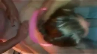 Gražus raugintas spenelis yra nufilmuotas pornografijoje ir yra labai patenkintas šia aplinkybe. Tamsiai mergina nuima savo apatinius ir yra imtasi čiulpia gaidys, fuck su dude pov ir čiulpia pabaigos vyrų