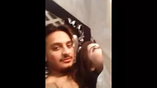 Iš pradžių kalė kambaryje yra visiškai viena ir surengia skylių šou. Mes galime pamatyti pūlingą iš arti, bet netrukus prasidės Gangbang. Netrukus įeis minia idiotų.  Sekso orgija prasidėjo tuo, kad ratu buvo leidžiama nepastovi vagystė. Uždegantis paprastumas artėja ir garbanos pirmiausia su gundytoju, tada sėdi ant kito Gaidžio, po to, kai ebr galų gale išsekęs Don Giovanni visiškai užbaigia begėdiško veidą, pilant spermos jūrą tiesiai ant gražaus veido.