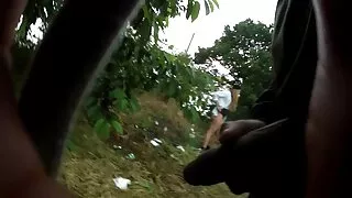 Laukdama savo meilužio, nuoga gražuolė atsisėdo ant lango ir plonais pirštais glostė kūną. Mergina su patenkintu veidu susitiko su savo mylimuoju ir paragino Giliai pūsti. Chuvikha griebia varpą rankenomis ir švelniai laižo, slinkdama išilgai galvos su galiuku, o tai stipriai jaudina celiką.  Pora keičiasi bučiniais, o patinas pasilenkia pas močiutę į Super Coone pasirodymą. Ji sumaniai čiulpia klitorį ir lytines lūpas, sukandusi dantis. Tai sužadina kalę ir Nasha su pupa, prasideda karšta išangė, anksčiau išplėsta su samotu.