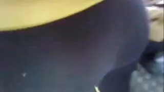 Pažįstamo filmo žiūrėjimo metu berniukas nualpo, užkasęs nosį į sofos kampą. Filmų žiūrėjimo protėviai nėra entuziastingi, nes milf pakyla čiulpia vonios gaidys.  Tada tėvai dulkinasi ant sofos šalia miegančio sūnaus, kurie atsigręžia atgal, kad nebūtų sugauti raudonomis rankomis.  Begėdiški yra tokie aistringi seksui, kad nemato į kambarį įėjusios dukters. Sesuo jau be kelnaičių ir kviečia brolį eiti į miegamąjį kraujomaišos. Tėvas pasisuko į šoną, žmona ant jo rašinėjo, ir niekas nesijautė nejaukiai. Visa tai buvo atrasta dėl paslėptos kameros, sumontuotos po lubomis, kuri fiksavo kiekvieną akimirką.