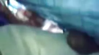 Kolegijos studentai pagaliau išsikraustė iš nuobodžiaujančio bendrabučio ir išsinuomojo prabangų butą, kad ten galėtų mėgautis meilės malonumais. Jauni amerikiečių studentai užsikabinęs super seksas miegamajame netrukus po juda.  Nors vaikinas buvo pavargęs, karšta mergina sugebėjo sujaudinti žvalų gaidį karštu pūtimu, o nešvarus gaidys, reaguodamas į tai, laižė sugedusio Gaidžio pūlingą. Ir skubėjo.  Misionieriaus poza taip pradžiugino nekuklią meilės kunigę, kad kalė nenorėjo paleisti pašėlusio Dono glėbio. Kiekvieną kartą išsiskirti su mėgstamiausiu išrinktuoju yra daug geriau nei ankstesnis.