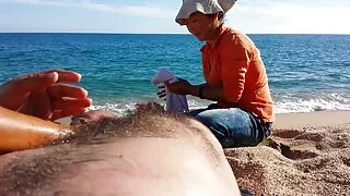 Mergina su dideliais papais ir įspūdingomis formomis atėjo išbandyti save pornografijoje ir šiandien ji demonstruos orgazmą iš rankų darbo ant savo pūlingo.  Lėlė pirmiausia pradėjo glamonėti skylę pirštais, o tada nuėjo sekso žaislas varpos pavidalu ir net kūno atspalvio spalva. Įjungus prietaisą visu pajėgumu, babishchi panardina dirbtinę pizą į makšties skylės gilumą ir atneša skylę į gausų rują, o tai sukels visišką orgazmą ir laimę. Šurmulio dejonės pasklido į erdvų kambarį, kur vyko Vido solo Filmavimas su jo dalyvavimu.