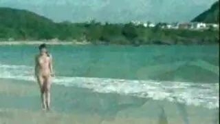 Alberto ketino pūsti karštą jauniklį, kuris gyvena šalia durų. Jausmingas Brunetė Aisha flirtavimas vilioja jaunuolį aplankyti, turintys priešais jį lesbiečių šou su stepmom Indijos vasarą. Akyse lyžis pūlingas brandaus lady pašildytas plabo   Prieš tai, kai laimingasis atsitrenkia į išsikišusią vienos iš patelių galvą, vyresnis sodomitas Rickas Mancini vyras pasipūtęs dulkina blondinę milf su gaidžiu, suvyniotu į prezervatyvą. Ir jis spanks savo mylimąjį priešais šeimą, kuris lieka pavydus žiūrėti šūdas, sėdi ant sofos.