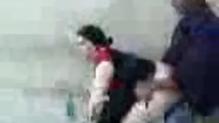 Turtingas verslininkas savo brangiame dvare sutinka dvi gražuoles. Po maudynių baseine mergina norėjo analinio ir tada prasideda nuostabus trejetas. Lieknos merginos su bikiniais demonstruoja savo modelio figūras ir yra neklaužada su savo pūlingais. Šviesiaplaukė kralaa išskleidžia kojas, o Brunetė šiuo metu erzina jos papilijas ir jautrų klitorį, iš kurio visoje apskrityje pasklis garsios dejonės. Tada seka gilus čiulpimas, kurį atlieka sluts. Mergelės praryja sveiką medį ant pačių liaukų ir skaniais garsais laižo gaidį iš visų pusių.   Tada liesas vaikinas užlipa ant vyro ir įstumia įspūdingą varpą į užpakalį.