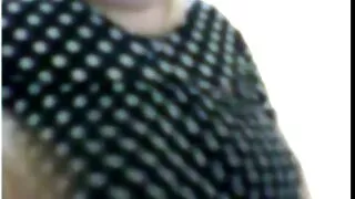 Draugas sumokėjo TlerLer Ni NiOn, kad paskambintų motinai į pasimatymą. Išsiskyręs vyras užsidarė kalėjime namuose, nes jo sūnus sugalvojo klastingą būdą įveikti šį moralinį barjerą.  Iš gėlių ir pėdų masažo tekėjo tik draugo karšta mama, o svečias, pamatęs drėkinančias kelnaites, patyrė laukinę ir primityvią erekciją. Moteris nuo erekcijos prarado galvą ir norėjo, kad vaikinas laižytų savo pūlingą. Pūlingas šlifavimas buvo sėkmingas, nes ponia greitai pakliuvom jaunuolį, kuris buvo metų sūnus.  ① Baras pasirodė esąs geras malonumas, turintis įgūdžių įvykdyti bet kokią moterišką užgaidą.