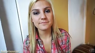 Amerikos gaidys Kenzie Reeves flaunts ir kelia kamera.  Nuo universiteto laikų mokroshelka buvo sužavėtas filmavimu ir masturbacija. Tačiau vaizdo įrašo užpakalio pasukimas nebuvo ilgas: plonas blondinas Se viene yra užsikimšęs su savo išange ant vulgarios skylės ieškotojo Gaidžio. Bet prieš tai, Blondinė iš blondinės blizgina savo skrybėlę, tada išsigimęs gaidys ir shmara šūdas į asilą. Profursette su mažomis krūtimis patiria nerealiai aukštą analinį seksą, masturbuojasi ir cums.   Sunku Orgazmas, tiksliau, garsai pūlingas clima riempiono