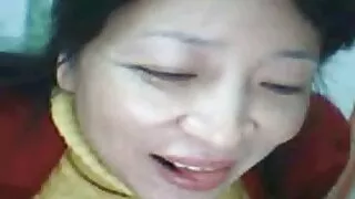 Priėmė sūnus pakliuvom miega stepmom lovoje.  Busty grožis net nebuvo pabusti iš karto, miega, o Lyžis Jos Pūlingas. Tada sekė galingas šūdas ir galiausiai moteris atvėrė akis, kad pamatytų pliką gaidį