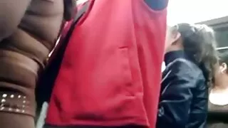 Angelas norėjo turėti lytinių santykių tiek daug, kad ji pakilo ant sienos nuo niežėjimo savo pūlingoje. Išsiskyrusio vyro nebuvo. Stevie pasiūlė bent kartą būti jos mylimuoju.   Krūtinės mamos ir suaugusio sūnaus gaidys sukėlė makšties creampie, tačiau prieš prikimšdama savo pūlingą ponia pajuto tokį jėgų, entuziazmo ir euforijos antplūdį, kad pūlingoje esanti sperma nesugadino sekso įspūdžio. Krūtinga blondinė pasidavė lytiškai subrendusiai atžalai dviaukštėje lovoje, kuri buvo dvigulė lova, kol jos vyras moteriai padarė ragus. Dabar Milf turi priimti sprendimą: toliau šūdas su tuo, kurį ji vieną kartą pagimdė, ar ieškoti subingalvio?