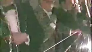 Šeimos procesas su pokalbiais tapo tėvo ir dukters kraujomaišos priežastimi. Tėvas pirmą kartą gavo skambutį iš universiteto, kur blondinė Elsa Elsa tada mergina surengė sulaikymą namuose. Tėvas bandė samprotauti su kvailiu, bet vietoj to jo stačias gaidys pateko į burną.  Jauna moteris buvo taip uždegusi pasitenkinimo, kad parodė savo tėvų papus, nuskustą pūlingą, paėmė Kukaną už skruosto, o paskui varė spermą į savo sumuštą šmonką.  Vyrui pirmą kartą pavyko išdulkinti savo atžalas, tačiau temai patiko, kad jis mielai užbaigė jos laisvas krūtis sperma.