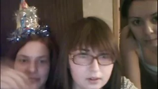 Jos sesers draugas paskambino vaikinui padėti angliškai, o bičiulį per daug nunešė jo prigludęs att plona tananka pastebėjo vulgarų žvilgsnį į save ir suprato, kad dabar skylėse įvyks skanus gaidys.  Taigi, susirūpinęs tadžikas pasodino plonos merginos rusišką asilą ant gaidžio ir aktyviai ištraukė jį sveiku varžtu. Vagystė su patenkintu veidu laižo gaidį, kuris neseniai buvo išangės gelmėse.  Milaha sugavo visą orgazmą iš savo pornografijos savo asiluose, o storas cum purslai ant liežuvio ir tiesūs, balti dantys Gaidžio pabaigoje.
