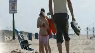 Tlerleris Niononas atvyksta į mokymo kursus, tačiau profesoriaus nėra vietoje. Yra jo graži žmona, kuri turi lytinių santykių su jaunu vaikinu, nes sluts negali laukti, kol šūdas. Studentas pakliuvo geidulingą MILF į asilą ir baigė blondinę pūlingoje, su kuria asilas sekėsi puikiai, o čiulpimas gerklėje iš gaidžio atrodė puikiai bičiuliui. Kreivoji teta ant sofos padarė tokius amoralius šenaniganus, tarsi ji daugelį metų būtų dirbusi prostitute ir nebūtų profesoriaus žmona.   Susiliejimas į priekinį plyšį su sėkliniu skysčiu kaktai buvo didelis neapdairumas, tačiau spermos nusileidimą iš gaidžio nerealu kontroliuoti su tokia davalka.