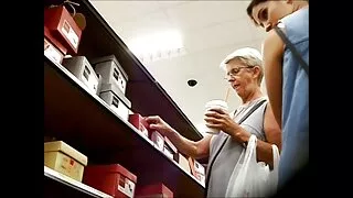 Profesionalus cocksucker yra Geriausia Aktorė, kuri organizuoja oralinį seksą. Sukurta skylė prašo ilgai ir dažnai varpos aplankyti šį urvą. Graži šviesiaplaukė pakliuvom gera į burną šiandien. Nekuklus min sp sugadina sėklintojas kelia Temperamentingas panele vėžio ir painioja Cunnilingus gaidys arti.  Po tokio nestandartinio vidpadžio nelaiko ir laižo eclerchik iki pagrindo.  Krut Kr Shka nori fuck,bet dabar tik sucker be kitų malonumų, bet Mergelė turi pakankamai.