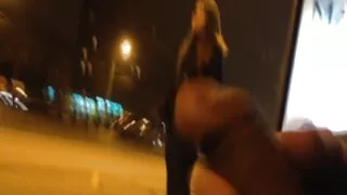 Timo dažnai Pakliuvom Ir dabar yra kino studijos, kuri pasirenka mergaites filmavimui pornografijoje, įdarbintojas. Raguotas gruzinas atlieka atranką, kur dulkina aktorę į užpakalį, nes jam labiau patinka analinis seksas nei bendravimas su draugais. Mandagus džentelmenas moraliai paruošia kandidatą į tai, kad jo didelis falas pateks tarp vešlių užpakalio bandelių.  Kaukaziečio Gaidys nėra toks didžiulis kaip Juodaodžių, tačiau jo ilgio pakanka įlįsti į tiesiąją žarną ir sukelti diskomfortą patekus į išangę.  Alisa ne kartą davė asilą, ji įsitikinusi asilo galimybėmis, o tai, kaip vyks procesas, priklausys nuo abipusių veiksmų su partneriu.