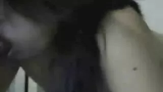 Biuro romanas įvyko turtingos kaimynystės name.  Namų tvarkytoja ir sodininkas gerai pakliuvo, o Dorkas įėjo į vidų. Žinoma, begėdis cocksucker pirmą kartą suviliojo moterų meilužis, skleisti savo kojas, ir seksas iniciatyva lėlė dejavo ir nusprendė čiulpia macho. Čia užsidegė aistra. Pora nebegalėjo būti sustabdyta. Druchas   Trashy hole finder Pakliuvom Jos Pūlingas, įterpiant eclerchik visą kelią į makšties skylę, ir tada surengė kerintis cral Creampie.