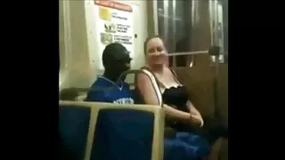 Graži busty ponia negali gyventi be ebalovo. Taigi nenuostabu, kad ji flirtuoja su visais vyriškais veidais aplink juos. Briunetė darbe suviliojo kolegą ir pakvietė į trahodromą. Vidpadis greitai įsijungia, dėl to jis pirmiausia žodžiu patenkina ilgą donuanuano gaidį, itin nešvarų siurbimą, tada jaučia nerealų malonumą, kol nefrito strypas įkasa į šlapią pūlingą šuniškoje padėtyje. Aistringos lūpos Giliai dejuoja.   Draugas nėra kvailas, matyti, kad subingalvis yra jautrus ir galų gale sugeba atnešti šaboldą maloniam malonumui. Ebyras ne kartą lankysis krut kr shka miegamajame.