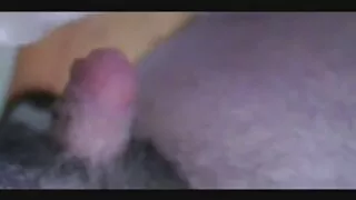 Alicia Milliams bando suvilioti giminaitį, tačiau motina pastebi moterų gudrybes. Mergina pasiima kaimyną Celestina Blooms į trobelę, kad blondinė galėtų suvaldyti jaunus žmones. Kalėdų dieną patėvis ir sesuo pakliuvo kartu su kaimynu, kurį suintrigavo galimybė pasimylėti su kūnu.  Įsimylėjėliai dulkinasi trise, pamiršdami gėrybes, namų dekoravimą, kuklumą ir auklėjimą.  Aukso trumpaplaukis nimfa prašo jos draugas baigti su sėklinis skystis jos pūlingas. Kai tik baigiamas Creampie, kaip stebuklinga sperma, kaimynas be problemų sumaniai laižo šiurkštų liežuvį ir valgo su apetitu.
