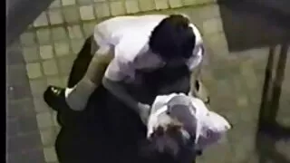 Mergina pasakoja vaikinui, kad išsiskyrė su savo vaikinu ir dabar yra laisva. Jis nesuprato pasiūlymo ir tada apskretėlė tiesiai pasakė, kad ji kvailai nori su juo pasimylėti. Toliau prasideda Draugiškas seksas, kuris abu sukelia seksualinį pasitenkinimą. Natūralu, kad jis garsiai dejavo per karštą gaujos sprogimą.