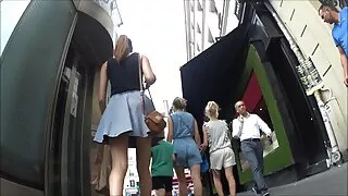 Nerūpestinga telyčia izz Las Lasch nedirbo nė dienos, nes turtingi tėvai laiko uodegą. Turtingi protėviai leidžia keliauti į muzikos festivalius, ir neretai prašoma pažįstamų prisiglausti, kai visi viešbučiai yra prigrūsti. Vienas iš šių santuokinių apartamentų tampa Mick Mėlyna su žmona.   Įsimylėjusi oda iš darbo iškvietė suaugusį Dėdę, kad pakliūtų į užpakalį ir padovanotų jam asilą, kurio niekada nenutiktų antrajai pusei dėl nepajudinamų principų. Žmogus turi pasodinti Min el eldak vietoje, nes jis nebus atsilikęs ir provokuoti analinį dar stipresnį šiame scenarijuje.