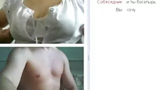 Kink žingsnis stepdad Pakliuvom Dukra už nusižengimą. Jis visą dieną nemiegojo namuose, bet be to, taip pat su kuo nors pakliuvo ir gėrė. Jis nusprendė įveikti pleištą su pleištu ir ištraukė savo ilgą gaidį, kurį jis laikosi savo burnoje, ir tada ji paima jį į savo pūlingą. Dėl to ir dejuoja, ir atsiduria nuo aistringo sekso skirtingose pozicijose.