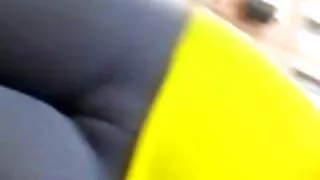 Dani Deniels neturi atsargų, nes ji tarnauja vyrams savo namuose. Išpuoselėta kalytė teikia reto pobūdžio intymias paslaugas, už kurias ji yra labai brangi. Nepriekaištinga kurtizanė yra plakta dviem tvirtais juodais, kurių mėsingi galai. Juoda pisun  Bet cocksucker lengvai užrašo eldaki, praryja akmeninius gaidžius su kumščio skersmeniu, liežuviu glosto sunkius kapšelius.  Šiknius su plaukuota gaktikauliu leidžia visam kamienui praeiti į vidų, nors spermos kunigė pašėlusiai verkia, tarsi pasodinta ant karšto iešmo.