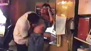 Seserys pakliuvom su stepbrother nuo nieko daryti, nes jie nerodė nieko televizijoje, o motina paėmė išmaniųjų telefonų. Šviesūs padarė burnos darbo vietų ir bandė coone sperma
