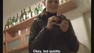 Se ragazza mergina su sodrus Papai Ir Asilas išėjo puikuotis savo kūną ir daryti pornografiją su partneriu, už kurį ji pirmą kartą atliko striptizą. Vaizdo įrašas su analiniu Pornografija prasideda šiek tiek vėliau, kai lėlė šoko ir surengė erotinį šou. Po to apskretėlė tikėjosi ne tik gilaus čiulpimo burnoje ar makšties šūdo, bet ir visiško sekso išangėje. Patenkinta trobelė garsiai ir garsiai dejavo, kad toliau šokinėtų užpakalį ant stipraus varžto.   Analinis vulgarumas ir pranks atneša abu mėgėjus į orgazmą, o cumshot vyksta tiesiai ant patenkintos moters buferių, stovinčių priešais gaidį.