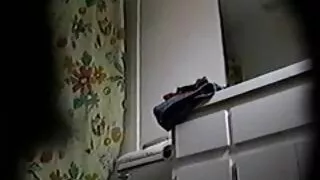 Amerika buvo užsiėmusi verslu, kai į telefoną atėjo pranešimas apie mylimosios žinutę. Ji atsiuntė gražią erotinę nuotrauką, rodančią jos šlapią makštį.  Pagal paveikslėlį ji suprato, kad kalė trokšta sekso ir gaidžio, pagal kurį vaikinas palieka darbą ir eina pas moterį skaniai pasimylėti įvairiomis pozomis. Jis dulkinasi su rusiška zylė ir pradėjo dulkintis giliu pūtimu, kuris sklandžiai virsta visišku makšties įsiskverbimu su pūlingu. Brunetė su tatuiruotėmis ant kūno dejavo skambiu balsu, Glamonėdama mylimosios ausis Geidulingais zvimbimo garsais.