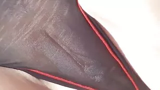 Mergina ruošėsi šiai dienai, tačiau pamiršo nusiskusti gaktą ir tai nebūtų naudinga. Smooth ass šį kartą bus naudojamas se se vaikinas ne šlifuoja ilgą laiką, užima ilgą įrankį ir laikosi jį į išangę.  Uždegantis paprastumas slepiasi nuo gundytojo sugebėjimų ir nedrįsta nutraukti proceso, nes gauna neišvengiamų įspūdžių ir nerealaus dieviško šurmulio. Pati geidulinga karamelė norėjo odinės adatos iš užpakalio į burną, ir tuoj pat gaidys nuėjo nurodytu adresu. Nepadorus gaidys baigėsi galingu spermos užtaisu tiesiai į nekuklios kalės burnos angą.