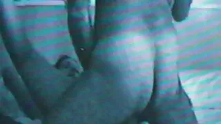 Rūkalius Sara praleidžia koledžą. Lean proshmandovka nori stovėti lauke, sėdi su savo asilu ant šaligatvio.  Tik banditas šalockas pateko į susirūpinusio iškrypėlio, apsimetusio geruoju samariečiu, spąstus. Bičiulis pakvietė kalę prie užrašo, bet nutempė ją į apleistą namą, kur nerūpestingą nimfą pririšo prie supykusios lovos. Sodomitas į burną įkišo plastikinį kamštelį, kad Apskretėlė mažiau verkė ir jautė situacijos beviltiškumą prieš artėjančią bausmę.   Nupjovęs šortus, vagis botagu išplakė klitorį ir į pūlingą įmetė guminį dildo ant ilgos rankenos ir tik tada priverstinai pakliuvo vargšę verkšlenančią moterį.