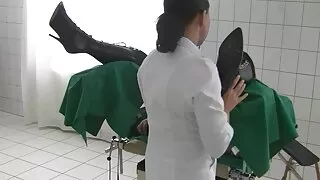 Jauni rusų studentai gavo gaidys į asilą, kai jie paėmė selfie su universiteto studentu. Gražuolės manė, kad apsiribos bučiniais, bet vyras pakliuvom kiekvieną gaidį į asilą, cumshot ant jaunų mergaičių veidų po orgijos