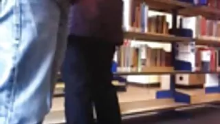 Geras šviesiaplaukis šūdas, kurio pabaiga yra pūlingas, namuose praleidžia ūsuotas vyras. Gražuolė po jausmingo čiulpimo atsigula ant statinės, pakliūna į nugarą ir sumuša vėžį.  Sperma lieka moters makštyje