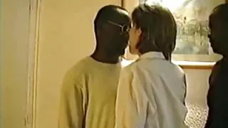 Šeimos šeštadienio rytą prasidėjo stepbrother sušikti stepsister Uma. Buvo keletas priežasčių šūdas su drąsus Brunetė.  Kekšė iš vaikino išviliojo pinigus, apgavo savo vaikiną ir pynė intrigas už draugų nugarų. Dude tiesiog paėmė subtilų pokalbį telefonu, tada padarė kalė šantažą. Kampuota kekšė nerado nieko geresnio, kaip pokalbio vaizdo įrašą iškeisti į seksą.  Bailus Bruno atsikėlė dėl vėžio, papurtė elastingas bandeles, parodė draugui asilą ir viliojo saldžiai kvepiančiu Šiknius.  Jis tiesiog turėjo pūsti velnią iš užpakalio, skubiai išdulkinti plyšį ir cum ant apskretėlė ant sėdmenų.