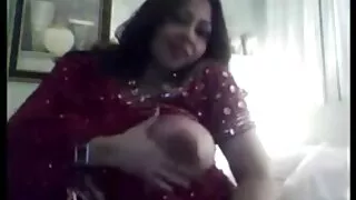 Putana temperamentas nėra nieko, kad šiandien ji įdėti į suknelę, jei se slaptas meilužis su elastinga gaidys yra apie pasirodyti horizonte. Busty Mama Myli Gaidys tarp Papai.   Todėl, nekalbėdama, pora eina į siautulingą ir laukinį šūdą, kai Casanovos kojų įrankis prasiskverbia į visas jaunos panelės skylutes, kuriomis džiaugiasi tik iniciatyvus Milf. Ji nebuvo pakliuvusi taip seniai, ir čia taip pat galima laisvai gauti tokį šurmulį. Karštas trahodromas lovoje tęsiasi ilgą laiką, kol sperma yra ant jo motinos veido.
