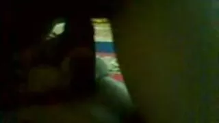 Šviesiaplaukė moteris nebėra jauna, todėl ji džiaugiasi kiekvienu idiotu, kuris patenka į storą asilą. Neseniai susitikome, ir matote, juodas žmogus jau pasodina paprastą kietą ilgą juodą gaidį.  Inicijuota Kral trascina vulgari ponia įvykdo visas lengvabūdiško šūdo užgaidas, leidžiančias susukti skylutes taip, kaip nori partneris. Nuotaikingas plabo Bubas PLA Braunas rodo tokį įgūdį, kurio kalė dar niekada nematė, todėl Damai bus labai gaila išsiskirti su kietu fakermanu pasibaigus mačo.
