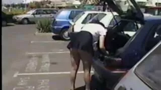 Hale portato atvedė marafetą į pasimatymą, tačiau hahalas į susitikimą atsivedė keletą draugų. Jasonas turėjo kitų planų dėl Baltosios merginos. Atvykę į viešbutį, bebaimis šviesiaplaukis juodaodis dulkina minią ratu, smogdamas gaidžiams į visas skyles. Kekšėje yra tik trys darbiniai plyšiai, tačiau pisuno yra kur kas daugiau nuostabi vargšė moteris turės prakaituoti iš visų jėgų, nes norint patenkinti afrikietišką mačo reikia daug energijos.  Tarprasinis analinis seksas pakeitė lėlę romantiškais restorano susitikimais, kurių ji taip tikėjosi. Dabar jos asilas švilps, kai ji vaikšto, jei shmara pamiršta dėvėti savo apatinius drabužius.