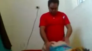 Dvigubas įsiskverbimas yra tai, ką karšta min ama kalė yra tokia pilna savo nuotykiuose, kad ji ieško naujų būdų, kaip gauti daugiau malonumo.  Paaiškėjo, kad Brazilijos MFM po atviru dangumi yra dvigubai malonesnis brunetei. Ji nedvejodama parodo savo skylutes ir leidžia dviem iniciatyviems vyrams pakliūti skirtingais deriniais. Įsimylėjėliai paeiliui stumia gaidį į čiulpimo burną, o tada vienu metu aplanko amžinai norinčios neramios kalės asilą ir pūlingą. Jaunąją panelę tempia visos išradingų iniciatyvių šūdų su ilgais diskais idėjos.