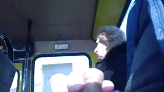Maril concesso N leido masažo salonui manualinės terapijos pagalba palengvinti diskomfortą pečių juostoje, nugaroje ir krūtinėje. Sunkūs papai sukėlė merginos skoliozę, kurią specialistas vedė geidulingą masažuotoją, kuris sesijos metu prisitvirtino prie jauno kliento, nes drovus kalė sukėlė erekciją jo penyje. Procedūra buvo užfiksuota viduje, tačiau net ir tai nesutrukdė susirūpinusiam meistrui sulenkti merginą pasimylėti ant sofos.   Preliudija su išankstinėmis Blondinės durekha glamonėmis nebuvo būtina, nes aliejus jau buvo sutepęs pakankamai malonumų seksui.