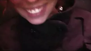 SeifeIfe sąmoningai garsiai dejavo nuo gaidžio su savo Negrų meilužiu, kol kvailys vyras išgirdo jos dūsavimą iš kito kambario.  Dude eina į miegamąjį ir mato savo žmoną ant lovos su kitu žmogumi, gręžiančiu liesos moters skylę. Mergina veržiasi ekstazėje ir garsiai dejuoja kaip sunkus pisunas patelė nekreipia dėmesio į savo vyrą, kol jis nenusirengė nuogas, kad paprašytų jo duoti čiulpimą. Chuvikha pažvelgė į mažą kraiko ankštį ir toliau burna gydė didžiulį Nigerį Kukaną.  Baigęs pornografiją, afrikietis baigė, o moteris liepė vyrui laižyti spermą iš jos pūlingos.
