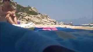 NashAshki gerai elgėsi ištisus metus, todėl uždirbo gerą dovaną Kalėdoms. Jų aplankyti ateina draugas, apsirengęs Kalėdų Seneliu. Vaikinas raudonu paltu ir visiškai nuogas. Raguotas Kalės plakti ant vamzdžių ir atlikti trigubą čiulpimą.  Jis pradeda oralinį seksą su trimis vulgariais studentais, kurie nekantriai čiulpia savo gaidžius. Kaklaraiščių strypai išskleidžia kojas ir, savo ruožtu, įsipainioja į įspūdingą varžtą, vėliau gaudami orgazmą iš ebalovo proceso.  Kiekviena kalytė gausiai tekėjo iš aktyvaus Gaidžio ilgu peniu, kuris rodo jų intymias šlapias skylutes.