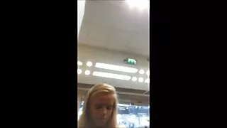 Plona moteris nusprendė pirmiausia palyginti samotką,dildo siunčiamas į pūlingą, o tada se arriva Sekso Žaislai brunetei yra tikrai blogesni už storą ir ilgą medį.  Tamsioji ponia net neturėjo imtis šio darbo. Geidulingas žioplys viską pastatė į savo vietas, įstumdamas storą įrankį į siaurą plyšį ir viską purtydamas viduje.  Emocijos perpildo degančią kalę, greičiausiai ji išmes šiuos guminius aksesuarus ir amžinai liks kaprizingos moters meilužės visuomenėje, kuri nuo jausmų pertekliaus atsidūrė pūlingos viduje.